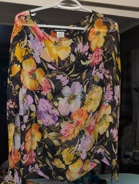 Patrick Christopher Selections Silk Floral Top.